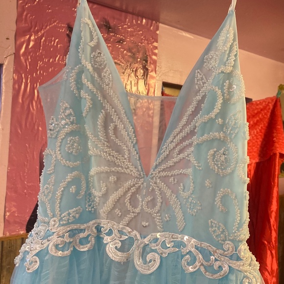 WEDDING GOWN Lt . Blue SIZE 5 Lace Layers Tule Bottom Jeweled Top WORN ONCE - Picture 1 of 3